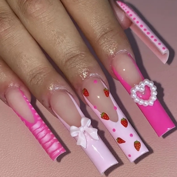 24 Pieces Fake press on nails - Picture 1 of 7